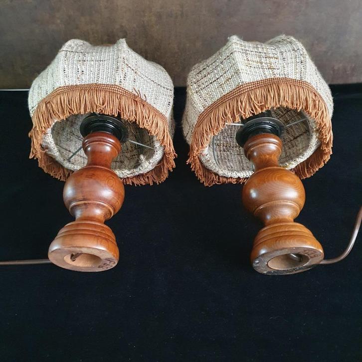 Brocante - Nachtlamp - Kastlamp - Bedlamp -- Hout/Stof - 2X, Huis en Inrichting, Lampen | Wandlampen, Gebruikt, Hout, Stof, Ophalen of Verzenden