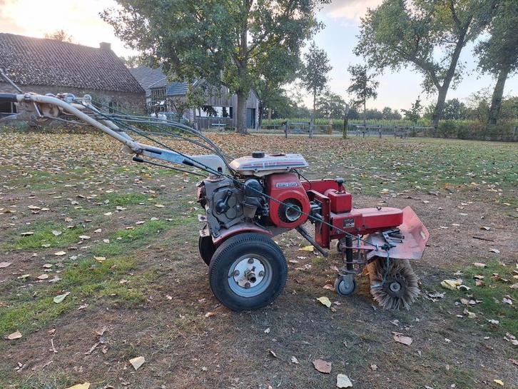 Kubota Veegmachine - Perfect voor uw tuin!, Tuin en Terras, Veegmachines, Gebruikt, Ophalen of Verzenden