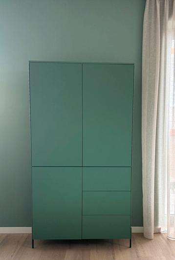 2 kasten van het merk Titolo beschikbaar voor biedingen