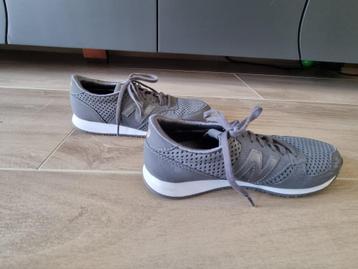 New Balance 420 sneakers beschikbaar voor biedingen