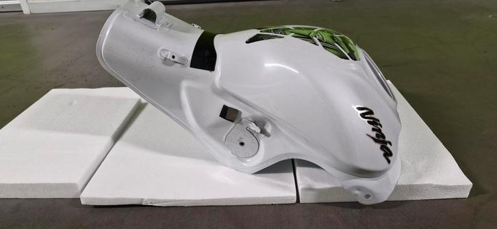 Kawasaki ZX-10R benzinetank 2016–'20 origineel parelmoer wit, Motoren, Onderdelen | Kawasaki, Gebruikt, Ophalen