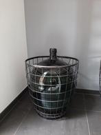 Groen glazen wijnvat in korf, Ophalen, Gebruikt