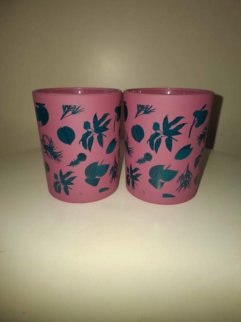 Roze kaars in glas met blader print (2), Huis en Inrichting, Woonaccessoires | Kandelaars en Kaarsen, Nieuw, Minder dan 25 cm