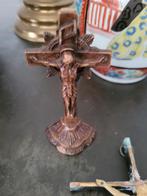 Kleine staande crucifix, Verzamelen, Religie, Overige typen, Ophalen of Verzenden, Christendom | Katholiek, Zo goed als nieuw