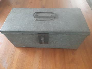 Kist, ijzer, 40 cm x 18,5 cm x 17 cm beschikbaar voor biedingen