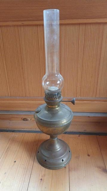 Mooie olielamp. Werkend beschikbaar voor biedingen