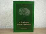 Ds. J. Schipper - In de schaduw van de appelboom, Ophalen of Verzenden, Zo goed als nieuw, Christendom | Protestants