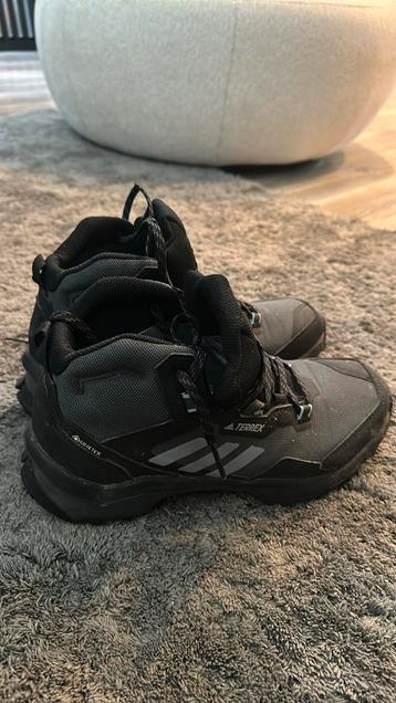 Adidas terrex wandelschoenen beschikbaar voor biedingen