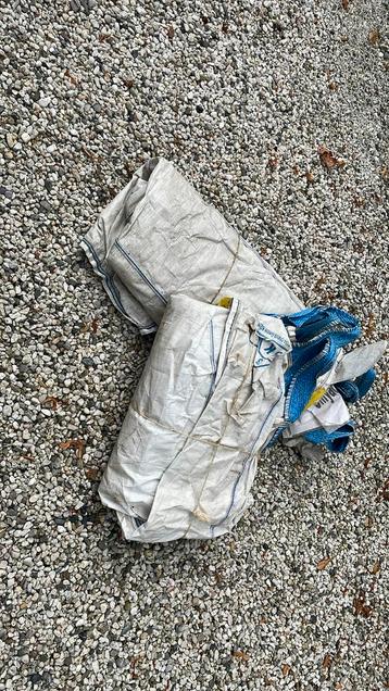 Twee zakken big bag voor afval gratis beschikbaar voor biedingen