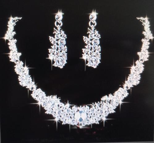 Zilveren ketting met veel strass en mooie oorbellen, Sieraden, Tassen en Uiterlijk, Kettingen, Nieuw, Overige materialen, Zilver