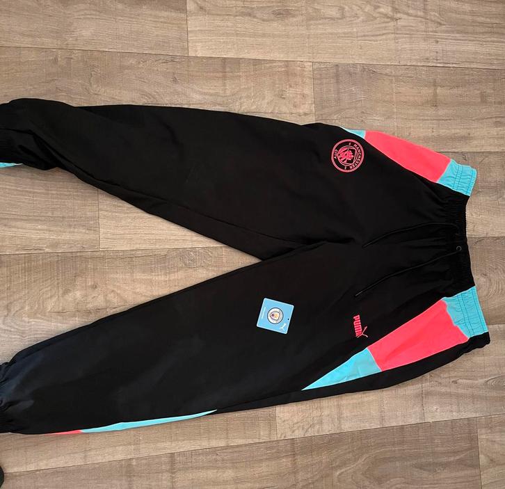 Verschillende voetbal kleding, Kleding | Heren, Sportkleding, Zo goed als nieuw, Voetbal, Overige kleuren, Ophalen of Verzenden