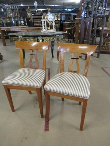 Oer 11441 ANTIEKE set van 2 kersenhouten stoelen beschikbaar voor biedingen