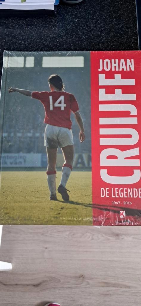 Matty Verkamman - Johan Cruijff: de legende, Boeken, Sportboeken, Nieuw, Balsport, Ophalen of Verzenden