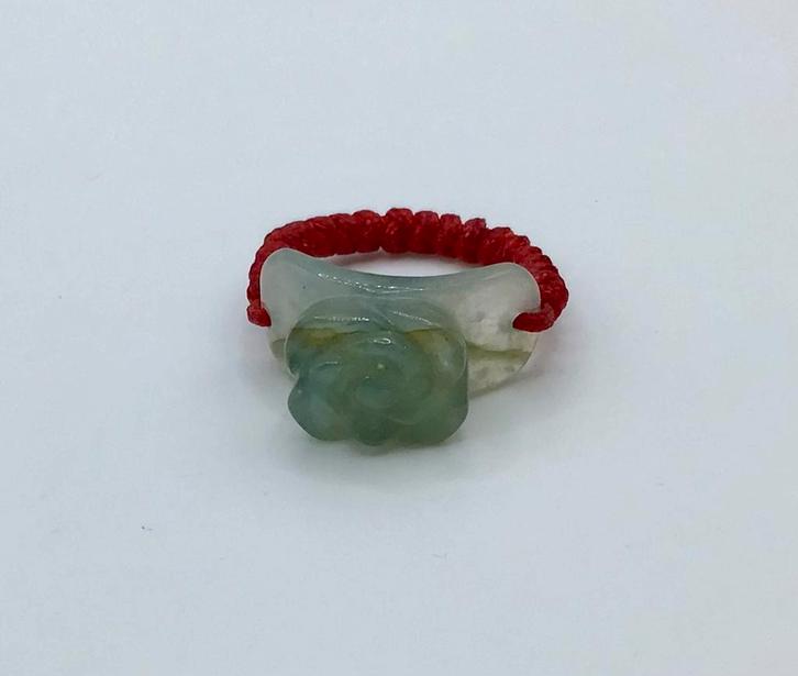 Vintage Jade bloem ring rood koord Jade ring handgemaakt, Sieraden, Tassen en Uiterlijk, Antieke sieraden, Broche, Overige materialen