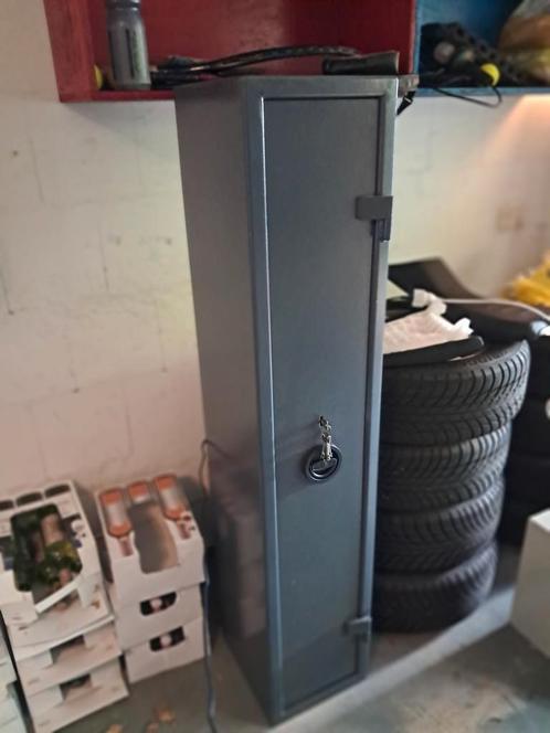 Hoge Degelijke Wapenkluis ( gecertificeerd ), Huis en Inrichting, Brandblussers en Brandkasten, Zo goed als nieuw, Ophalen