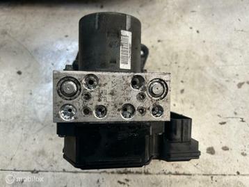 ABS pomp Volkswagen Passat Variant B7 2.0 TDI('10-'14) beschikbaar voor biedingen