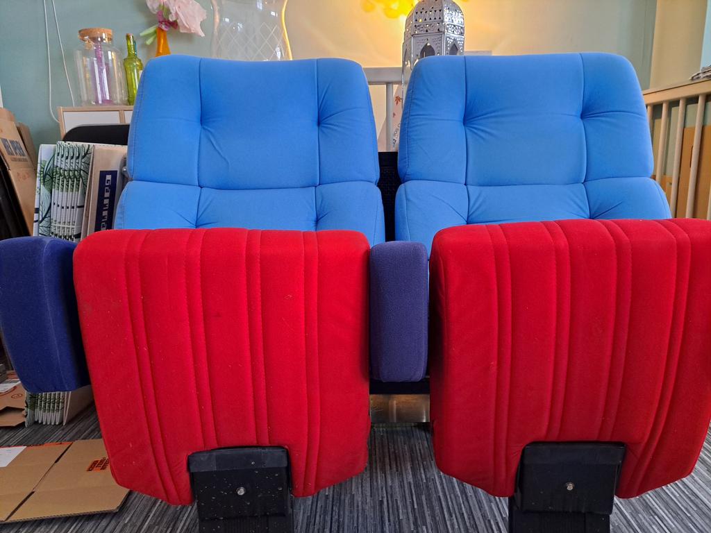 Bioscoopstoelen, Gebruikt, Twee, Ophalen of Verzenden, Overige materialen