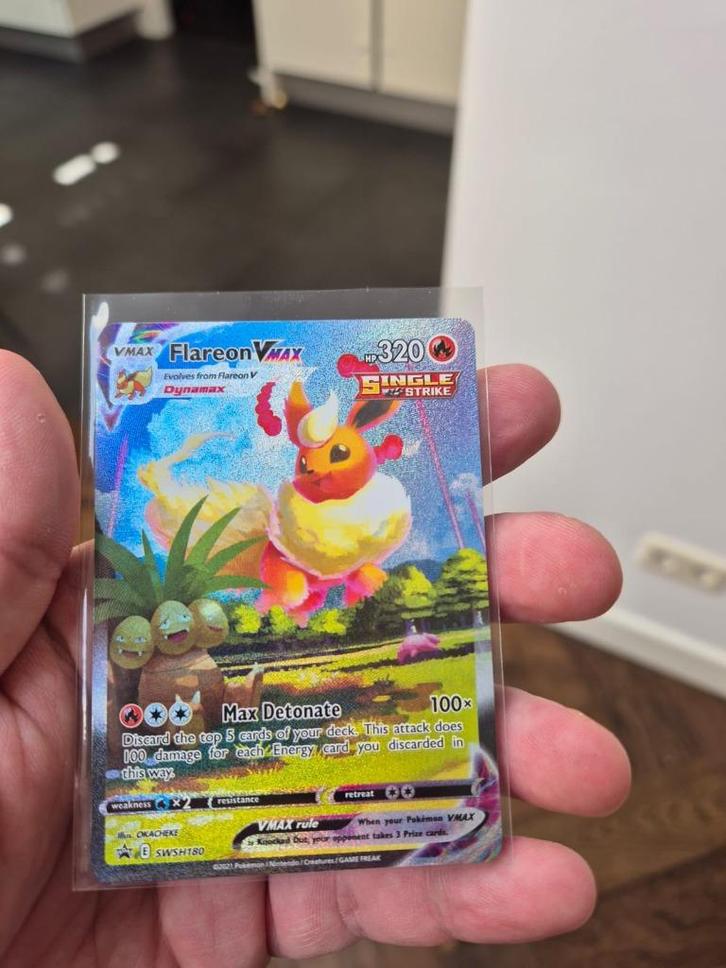 Flareon VMAX #SWSH180 Pokemon Promo, Hobby en Vrije tijd, Verzamelkaartspellen | Pokémon, Zo goed als nieuw, Losse kaart, Foil