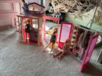 Barbie huis met Barbie kast en poppen, Kinderen en Baby's, Speelgoed | Poppenhuizen, Ophalen of Verzenden, Zo goed als nieuw