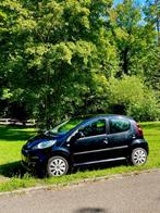 Peugeot 107. Weinig km en zuinig!, Stof, Zwart, 4 stoelen, Origineel Nederlands