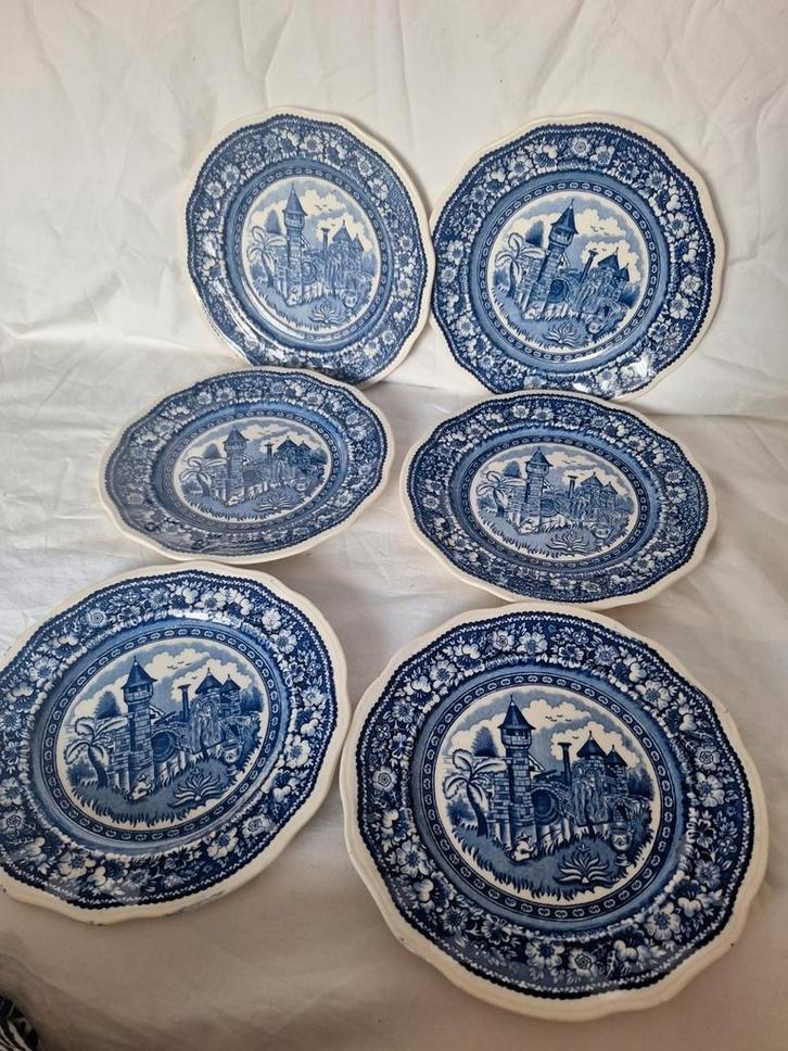 Borden petrus regout Maastricht, Antiek en Kunst, Antiek | Servies los, Ophalen of Verzenden