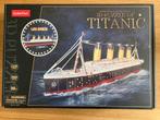 3D puzzel Titanic, Hobby en Vrije tijd, Modelbouw | Boten en Schepen, Ophalen of Verzenden, Zo goed als nieuw