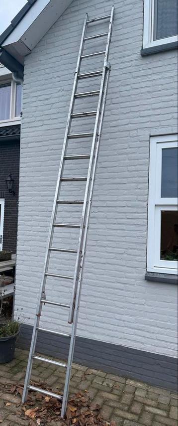 Uitschuifbare Ladder - 14 Treden beschikbaar voor biedingen