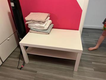 Bijzettafel beschikbaar voor biedingen