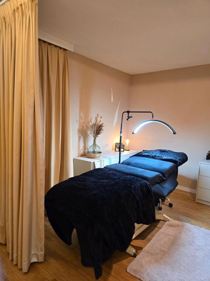 Salonstoel / ruimte te huur in Amsterdam, Diensten en Vakmensen, Schoonheidsspecialisten | Overige
