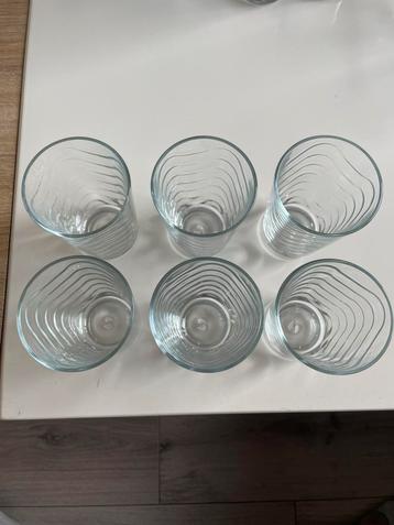 6 kleine drinkglazen beschikbaar voor biedingen