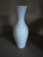 Vintage witte West Germany reliëf vaas brocant japandi, Ophalen