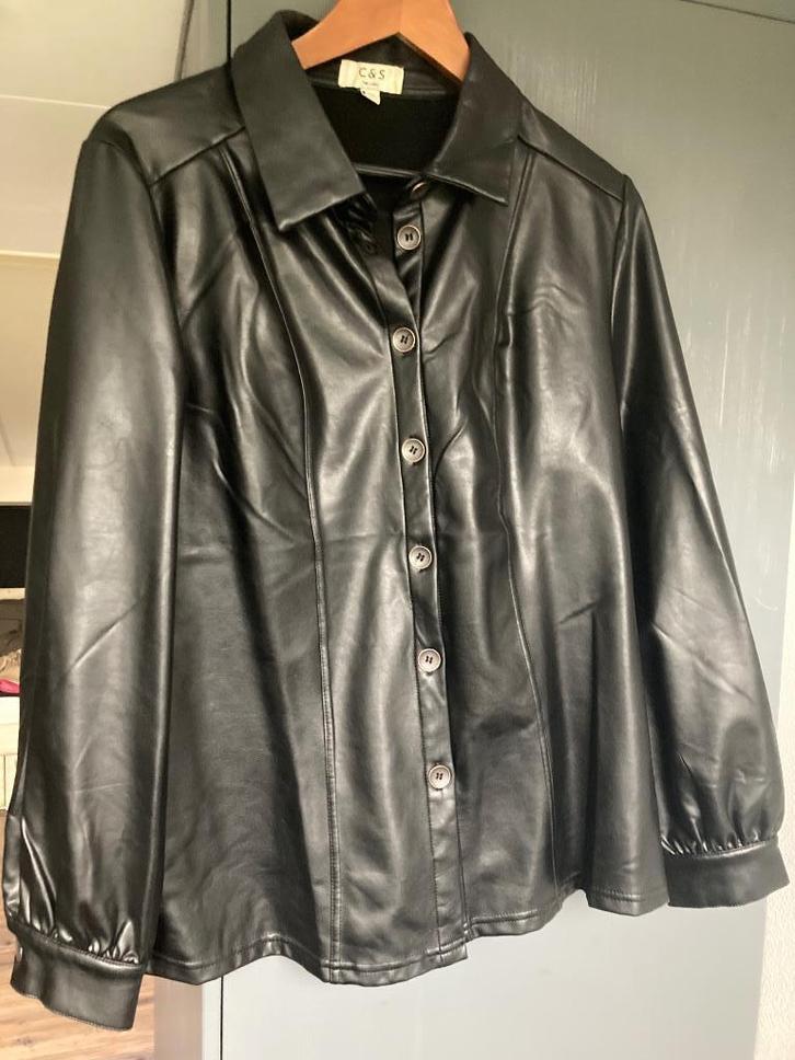 Leuke zwarte leatherlook blouse van C & S, maat XL, Kleding | Dames, Blouses en Tunieken, Zo goed als nieuw, Maat 42/44 (L), Zwart