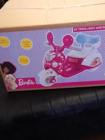 Barbie scooter 6V Trike and Sounds Ride-on Nieuw in doos  beschikbaar voor biedingen
