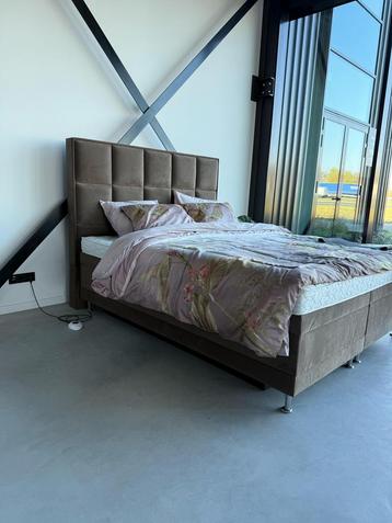Exclusief waterbed 180-220 nu 4995,00 Bieden mogelijk beschikbaar voor biedingen
