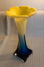 Fraai jaren 60 vaasje glas geel/kobaltblauw, Ophalen of Verzenden