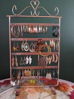 Rekje met 28 paar oorbellen zgan, Overige materialen, Hangers, Ophalen of Verzenden, Zo goed als nieuw