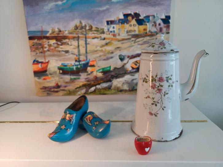 Chocoladekan met bloemen en zijhandvat, Antiek en Kunst, Antiek | Emaille, Ophalen of Verzenden