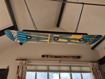 Snowboard als hanglamp met inbouwspots beschikbaar voor biedingen