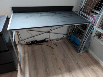 Zwart bureau 120*60*74 lbh beschikbaar voor biedingen