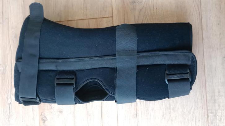 Jura Medical - Knie brace (immobilisator - niet buigbaar), Diversen, Braces, Zo goed als nieuw, Ophalen of Verzenden
