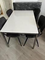 Witte eettafel en 4 grijze stoelen, Huis en Inrichting, Tafels | Eettafels, Ophalen, Gebruikt, 100 tot 150 cm, 50 tot 100 cm