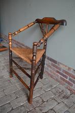 Prachtige antieke eiken houten hoekstoel met biezen zitting., Antiek en Kunst, Verzenden