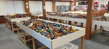 WINKEL MET LOSSE LEGO STENEN beschikbaar voor biedingen