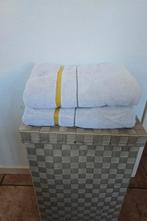 2x handdoeken 60x125cm, Ophalen of Verzenden, Zo goed als nieuw, Beige, Handdoek