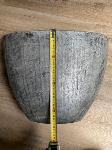 Grote Bloempot - Grijs beschikbaar voor biedingen