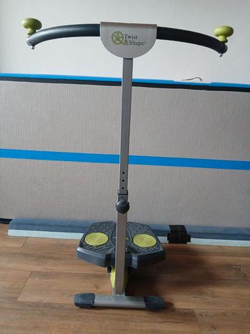 twist en shape; buik taille billen beschikbaar voor biedingen