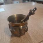 Bronzen vijzel met leeuwenkoppen en stamper, Ophalen of Verzenden, Brons