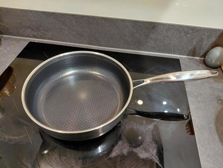 Onyx Cookware hybride antiaanbak sauteerpan 26cm, Huis en Inrichting, Keuken | Potten en Pannen, Gebruikt, Koekenpan of Braadpan