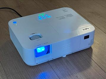 FullHD Beamer | NEC M403H | 2 x HDMI | 4000 lumen = helder! beschikbaar voor biedingen