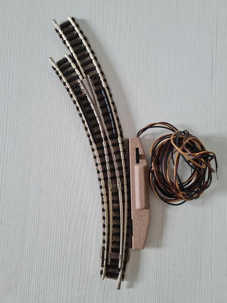 Mooie Fleischmann N-spoor bochtwissel 9168, Hobby en Vrije tijd, Modeltreinen | N-Spoor, Zo goed als nieuw, Rails, Gelijkstroom